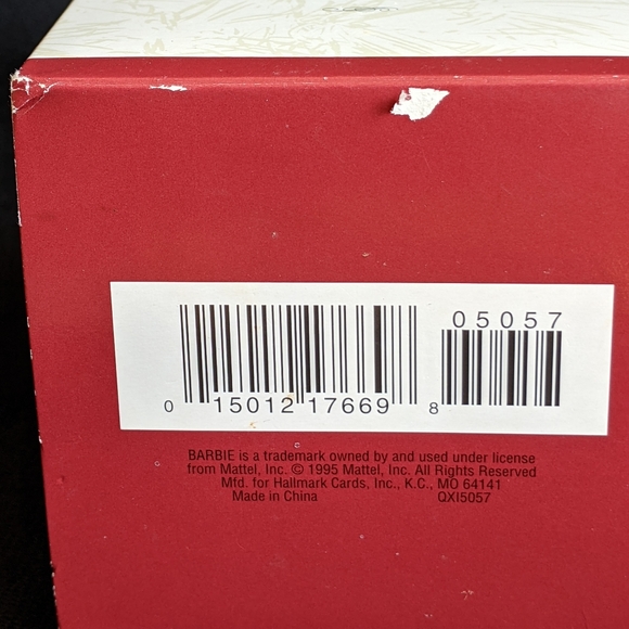 Hallmark Holiday Barbie 1995 Ornament - Picture 14 of 15